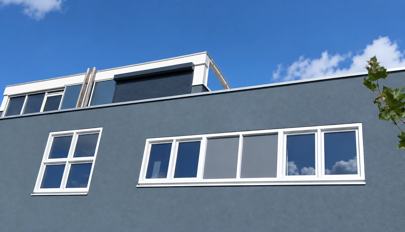 Nieuwe kozijnen met rolluik geplaatst bij een woning in Beuningen